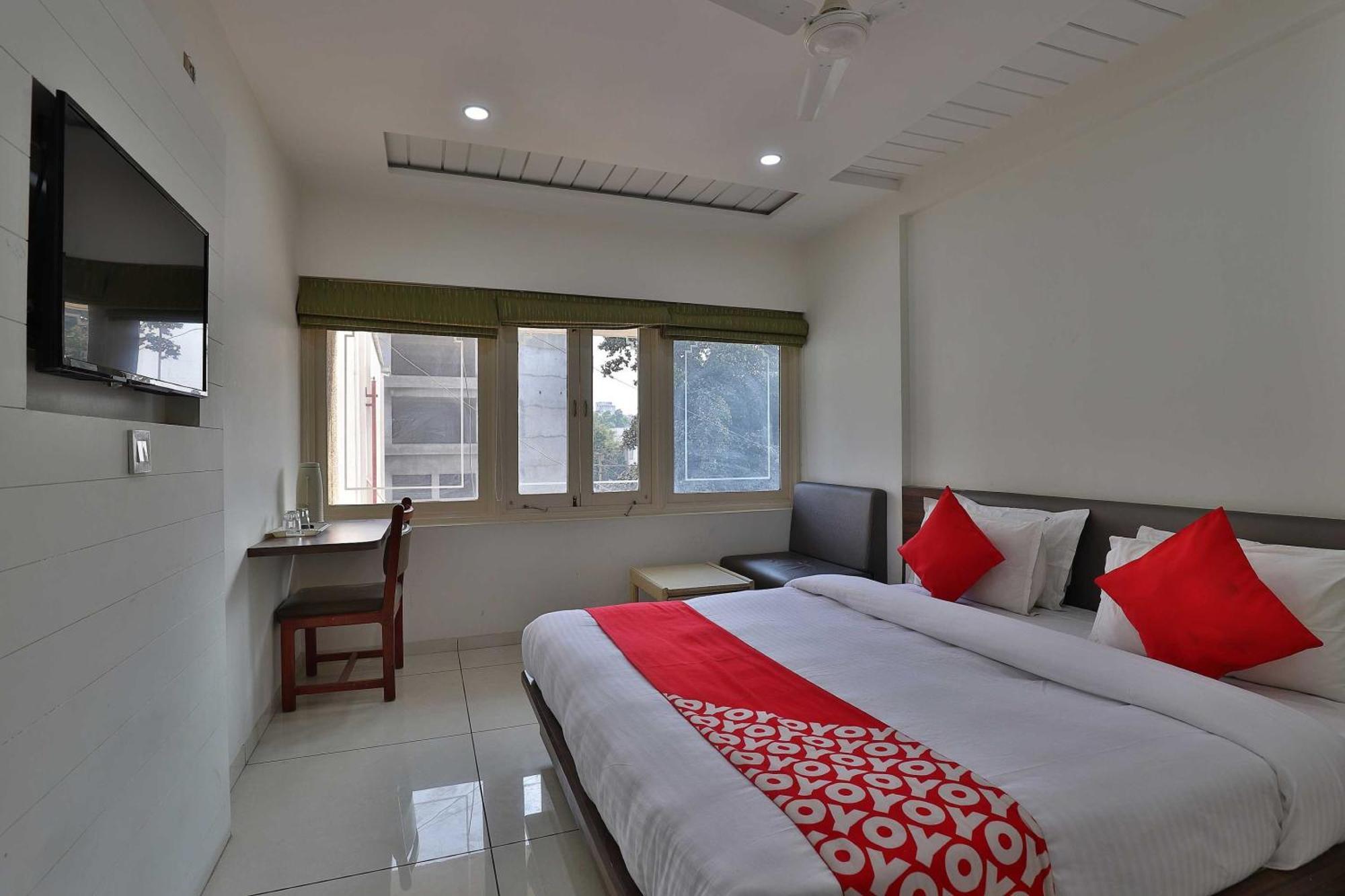 Collection O Panchsheel Hotel Vadodara Bagian luar foto