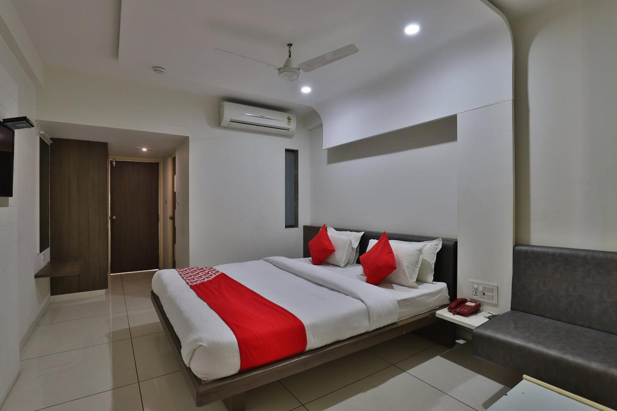 Collection O Panchsheel Hotel Vadodara Bagian luar foto